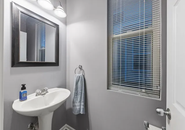 Listing Photo 5 - Condo for sale in building located at 960 Bluebell Cir, Joliet, IL 60431