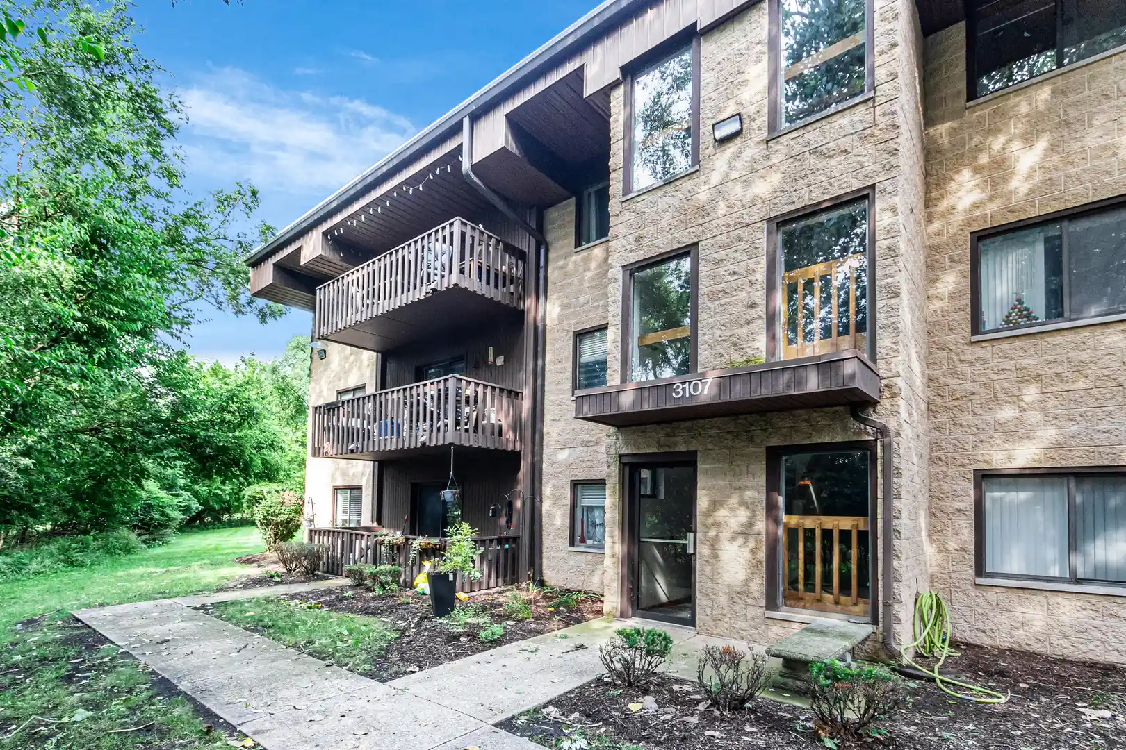 Listing Photo 2 - Condo for sale in 3107 Ingalls Ave located at 3107 Ingalls Ave, Joliet, IL 60435 - Unit #3D