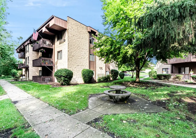 Photo 3 of Condo for sale at 3107 Ingalls Ave #3D, Joliet, IL 60435 | MLS# 12730857 | Listing updated on 2026-09-24