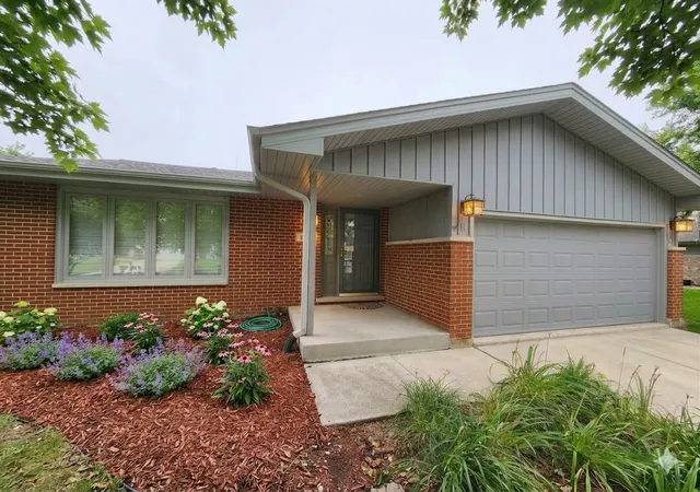 Photo 1 of Single family home for sale at 639 Poplar Ave, Romeoville, IL 60446 | MLS# 12731025 | Listing updated on 2026-10-03