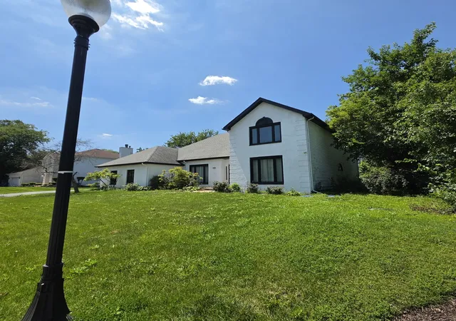 Photo 2 of Sale Pending at 202 Roberts Cvs Dr, Flossmoor, IL 60422 | MLS# 12731500 | Listing updated on 2026-09-17