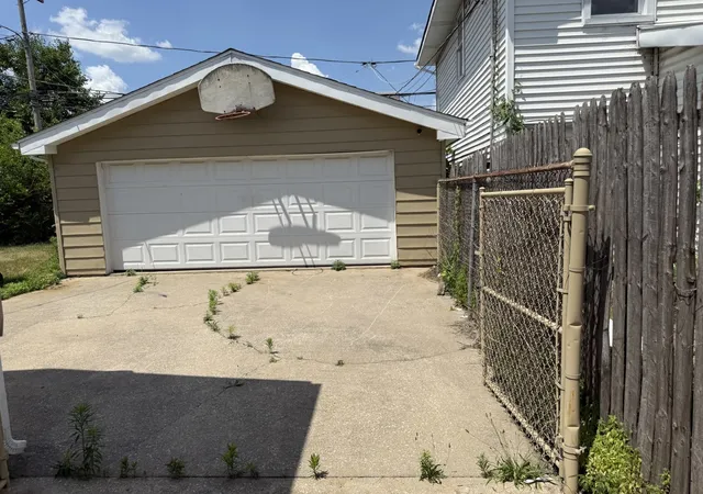 Photo 3 of Sale Pending at 538 Ingraham Ave, Calumet City, IL 60409 | MLS# 12734239 | Listing updated on 2026-09-18