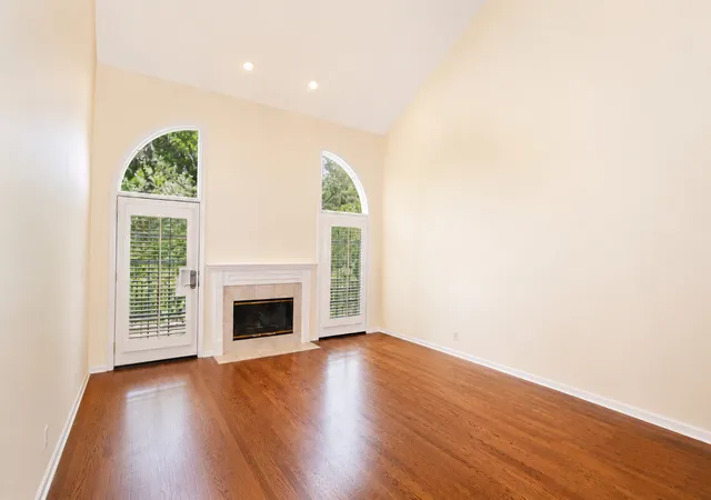 Photo 3 of Townhouse for sale at 2s729 Parkview Dr, Glen Ellyn, IL 60137 | MLS# 12734750 | Listing updated on 2026-09-08