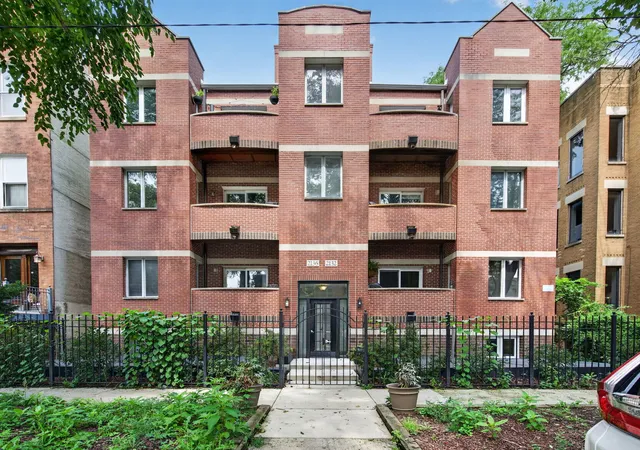 Photo 2 of Condo for sale at 2136 W Evergreen Ave #1B, Chicago, IL 60622 | MLS# 12734964 | Listing updated on 2026-09-22