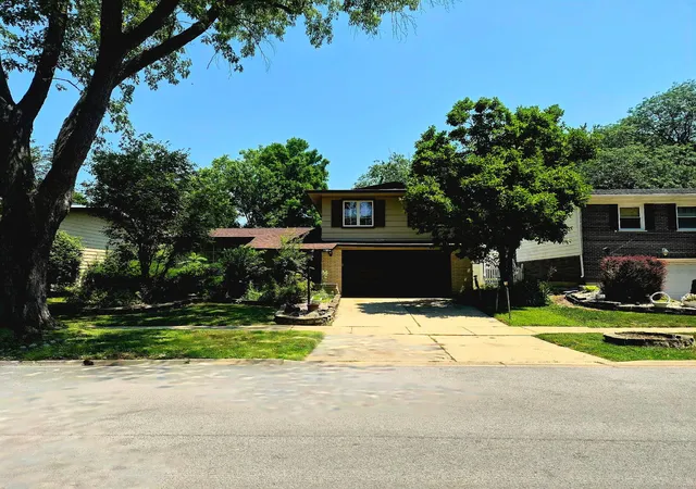 Photo 1 of Single family home for sale at 411 N Illinois Ave, Glenwood, IL 60425 | MLS# 12737500 | Listing updated on 2026-09-22