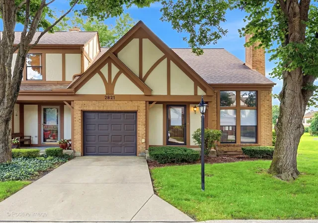 Townhouse for sale at 2821 Ashton Ct, Westchester, IL 60154 | MLS# 12737672