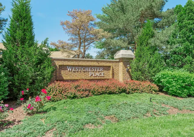 Photo 2 of Townhouse for sale at 2821 Ashton Ct, Westchester, IL 60154 | MLS# 12737672 | Listing updated on 2026-09-17