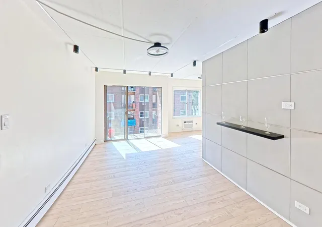 Listing Photo 4 - Condo for sale in building located at 7110 W 93Rd Pl, Oak Lawn, IL 60453 - Unit #3F