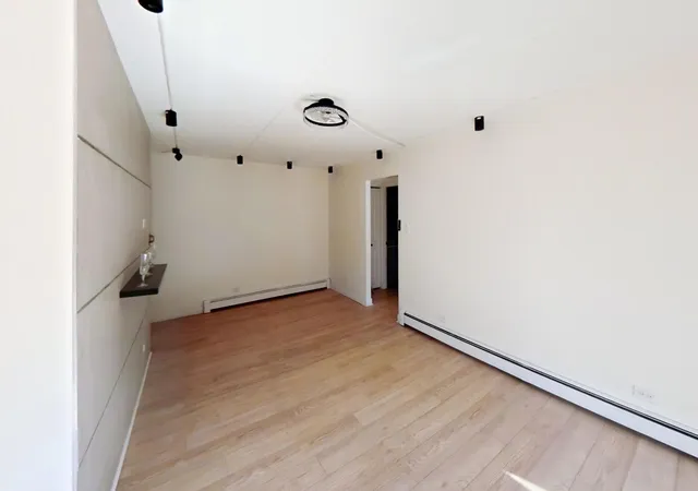 Listing Photo 5 - Condo for sale in building located at 7110 W 93Rd Pl, Oak Lawn, IL 60453 - Unit #3F