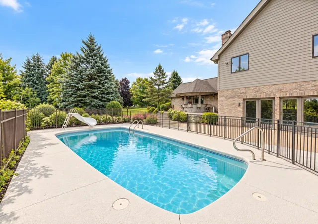 Photo 3 of Single family home for sale at 40w920 Bridle Crk Dr, St. Charles, IL 60175 | MLS# 12738140 | Listing updated on 2026-09-24