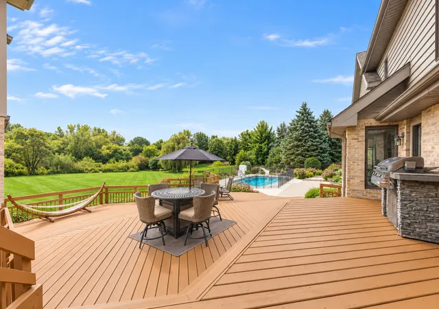 Photo 4 of Single family home for sale at 40w920 Bridle Crk Dr, St. Charles, IL 60175 | MLS# 12738140 | Listing updated on 2026-09-24