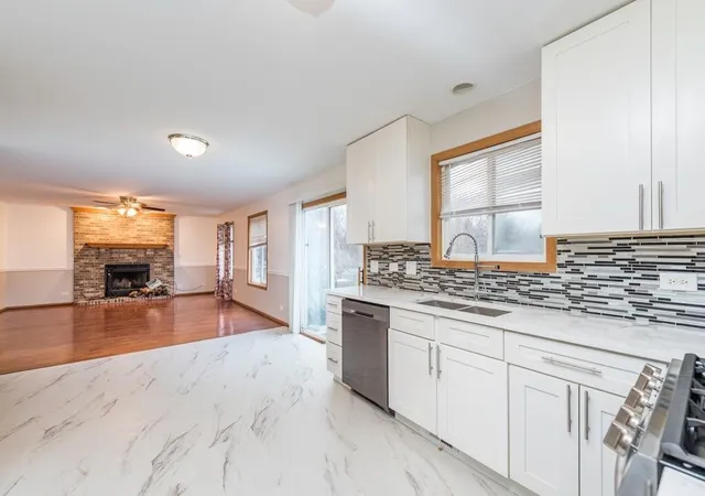 Photo 2 of Single family home for sale at 105 E Brittany Ln, Hainesville, IL 60030 | MLS# 12739686 | Listing updated on 2026-09-23