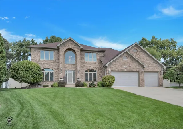 Single family home for sale at 365 Crestwood Rd, Wood Dale, IL 60191 | MLS# 12741066