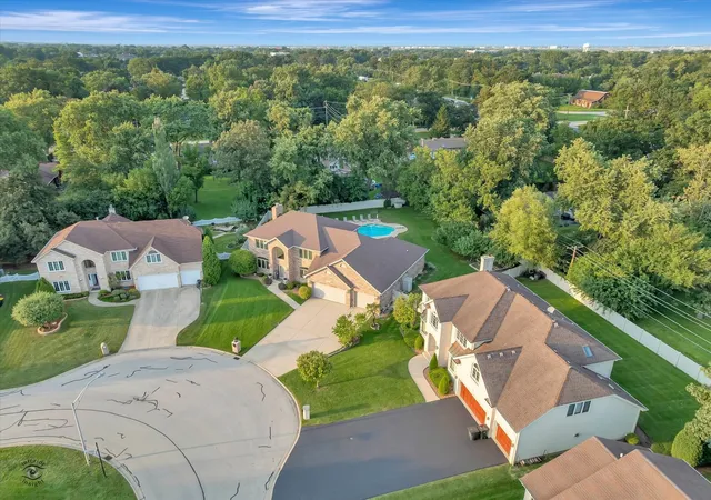 Photo 3 of Single family home for sale at 365 Crestwood Rd, Wood Dale, IL 60191 | MLS# 12741066 | Listing updated on 2026-09-22