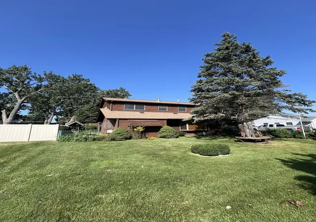 Photo 2 of Single family home for sale at 8006 Oak Park Ave, Burbank, IL 60459 | MLS# 12741815 | Listing updated on 2026-09-21