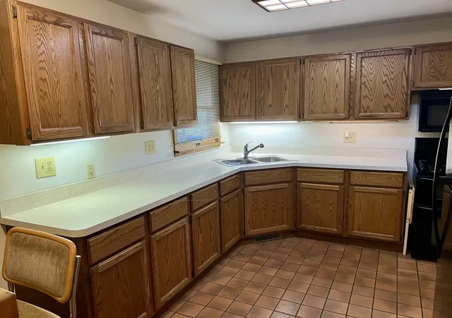 Photo 3 of Single Family Residence at 8006 Oak Park Ave, Burbank, IL 60459 | MLS# 12741815 | | Sold on 2026-10-06