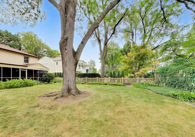 Photo 42 of Sale Pending at 412 S Banbury Rd, Arlington Heights, IL 60005 | MLS# 12742713 | Listing updated on 2026-10-22