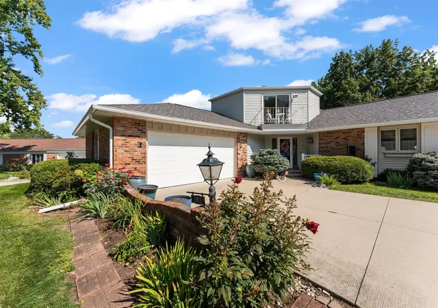Listing Photo 4 - Condo for sale in building located at 3812 Flds S Ct, Champaign, IL 61822 - Unit #3812