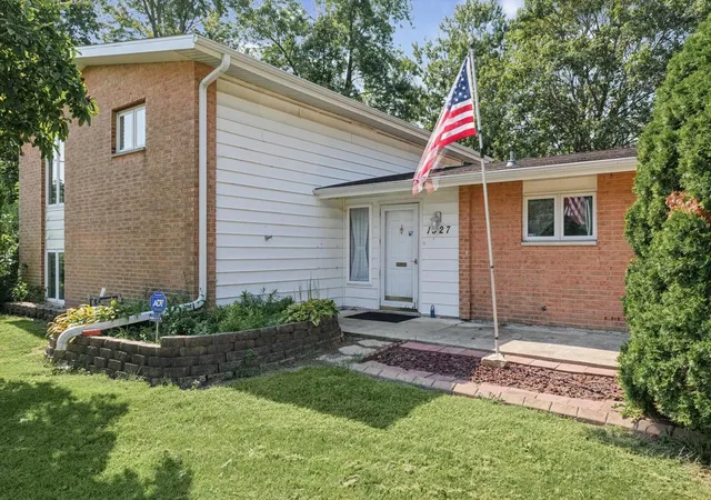 Photo 3 of Single family home for sale at 1527 S Pointe Dr, Rantoul, IL 61866 | MLS# 12743623 | Listing updated on 2026-09-18