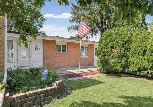 Photo 4 of Single family home for sale at 1527 S Pointe Dr, Rantoul, IL 61866 | MLS# 12743623 | Listing updated on 2026-09-18