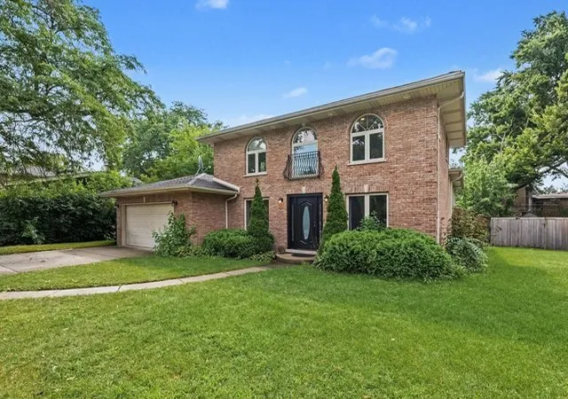 Photo 2 of Single family home for sale at 2945 Hartzell St, Wilmette, IL 60091 | MLS# 12744391 | Listing updated on 2026-09-16