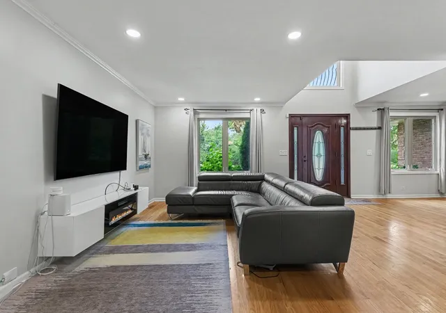 Photo 3 of Single family home for sale at 2945 Hartzell St, Wilmette, IL 60091 | MLS# 12744391 | Listing updated on 2026-09-16