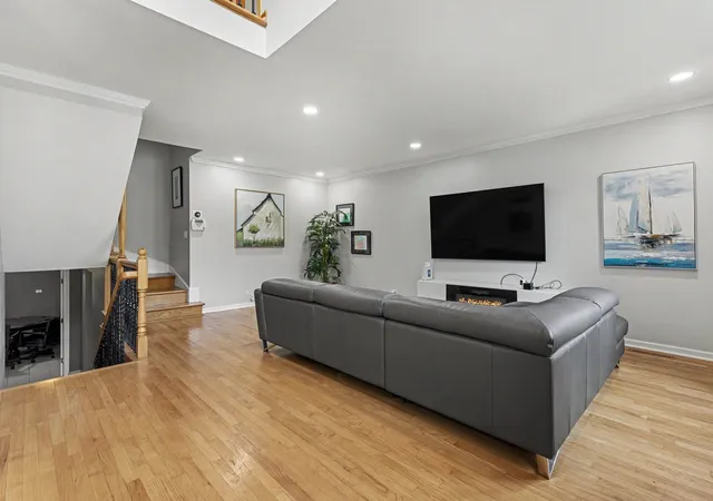 Photo 4 of Single family home for sale at 2945 Hartzell St, Wilmette, IL 60091 | MLS# 12744391 | Listing updated on 2026-09-16