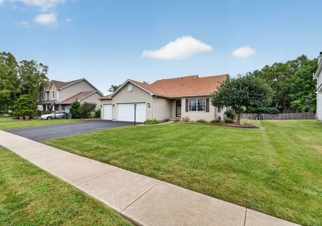 Photo 2 of Single family home for sale at 304 Thames Dr, Shorewood, IL 60404 | MLS# 12744513 | Listing updated on 2026-09-24
