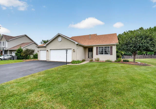 Photo 3 of Single family home for sale at 304 Thames Dr, Shorewood, IL 60404 | MLS# 12744513 | Listing updated on 2026-09-24