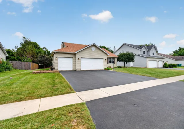 Photo 4 of Single family home for sale at 304 Thames Dr, Shorewood, IL 60404 | MLS# 12744513 | Listing updated on 2026-09-24