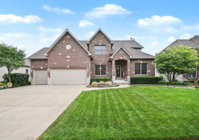 Photo 2 of Single family home for sale at 176 Amherst Cir, Oswego, IL 60543 | MLS# 12745583 | Listing updated on 2026-09-17