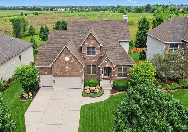 Photo 3 of Single family home for sale at 176 Amherst Cir, Oswego, IL 60543 | MLS# 12745583 | Listing updated on 2026-09-17