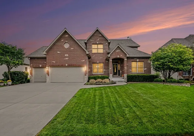 Photo 4 of Single family home for sale at 176 Amherst Cir, Oswego, IL 60543 | MLS# 12745583 | Listing updated on 2026-09-17