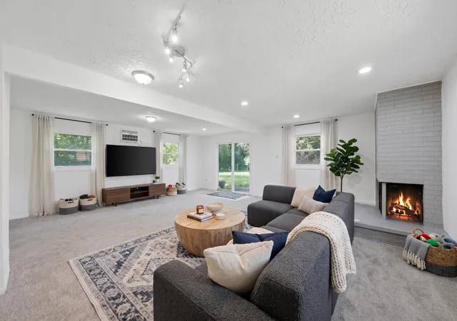 Photo 4 of Single family home for sale at 8 Mantua Ct, Park Forest, IL 60466 | MLS# 12746299 | Listing updated on 2026-09-17