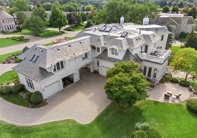 Photo 3 of Single family home for sale at 1904 Midwest Clb Pkwy, Oak Brook, IL 60523 | MLS# 12746787 | Listing updated on 2026-10-02