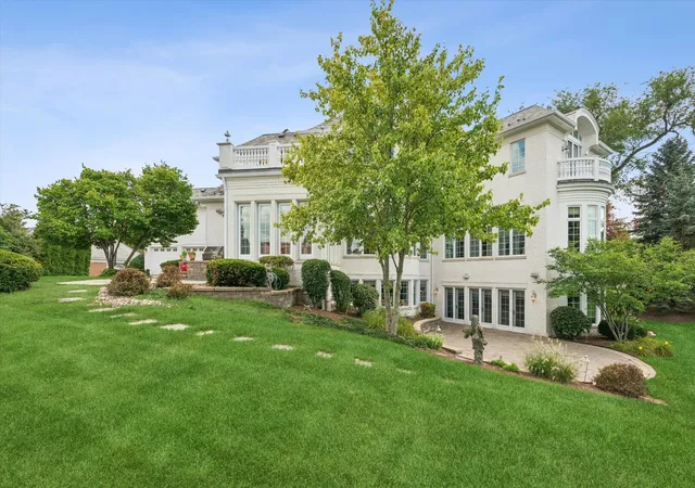 Photo 4 of Single family home for sale at 1904 Midwest Clb Pkwy, Oak Brook, IL 60523 | MLS# 12746787 | Listing updated on 2026-10-02