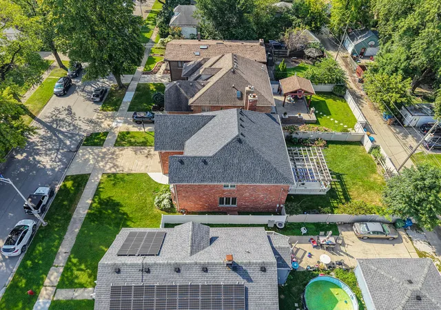 Photo 2 of Single family home for sale at 9304 Sproat St, Oak Lawn, IL 60453 | MLS# 12746881 | Listing updated on 2026-09-08