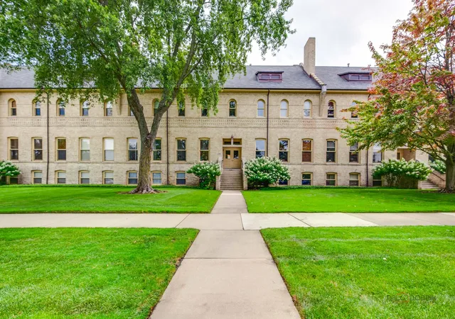 Photo 2 of Condo for sale at 190 Leonard Wood S #106, Highland Park, IL 60035 | MLS# 12747019 | Listing updated on 2026-09-09