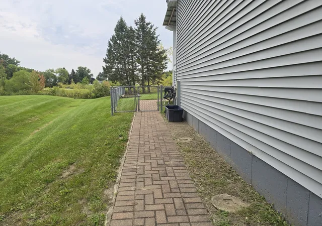 Photo 3 of Single family home for sale at 4003 Franklin St, Zion, IL 60099 | MLS# 12747403 | Listing updated on 2026-09-09