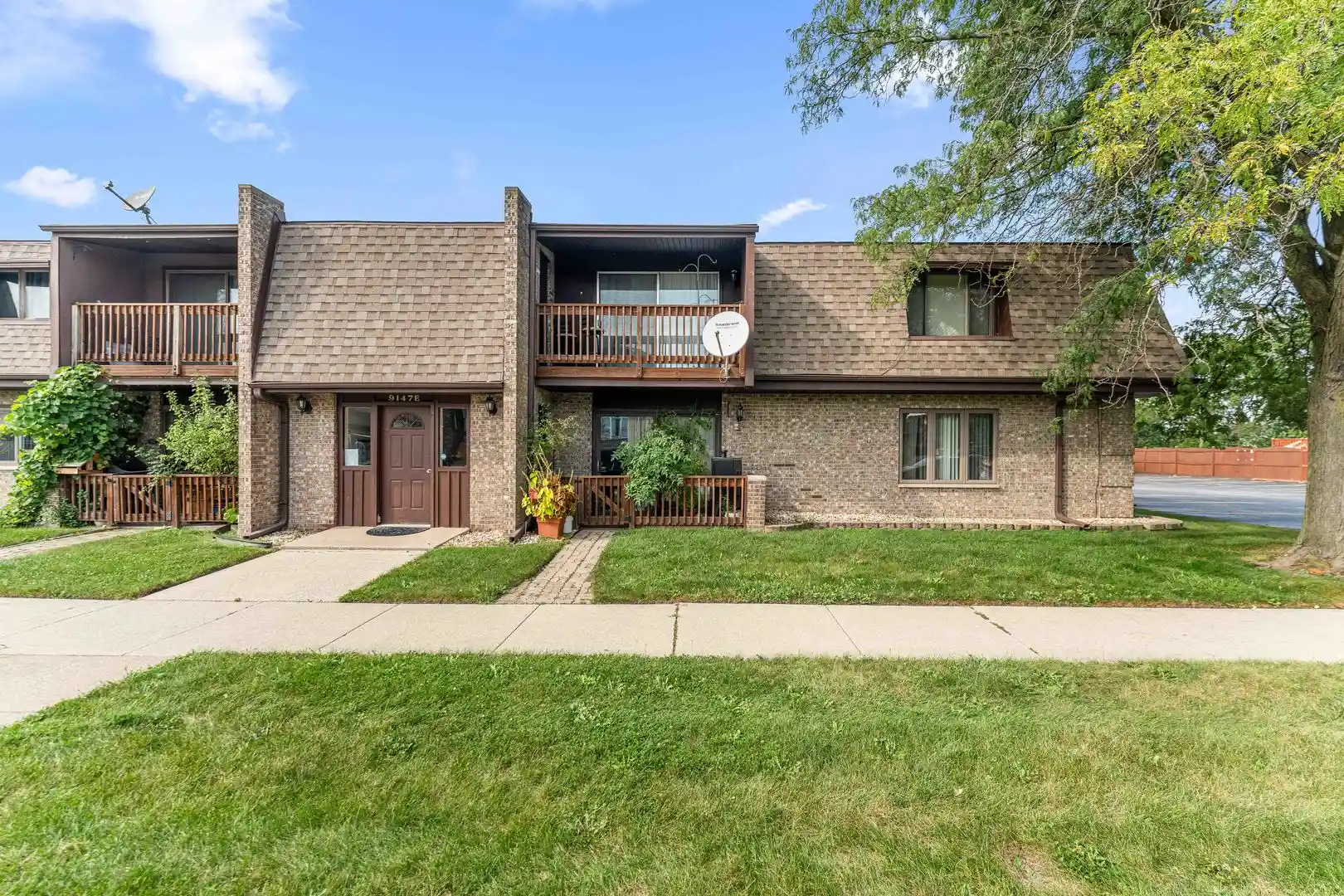 Listing Photo 1 - Condo for sale in 9147 S Roberts Rd located at 9147 S Roberts Rd, Hickory Hills, IL 60457 - Unit #205