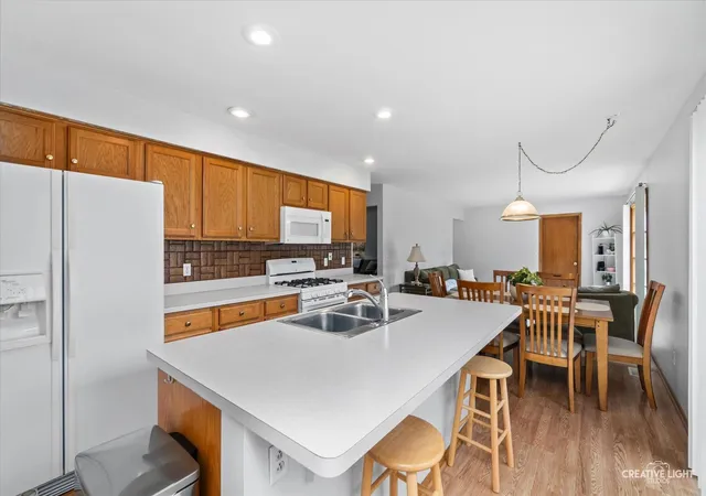 Photo 4 of Single family home for sale at 319 Boulder Hl Pass, Oswego, IL 60543 | MLS# 12747765 | Listing updated on 2026-10-04