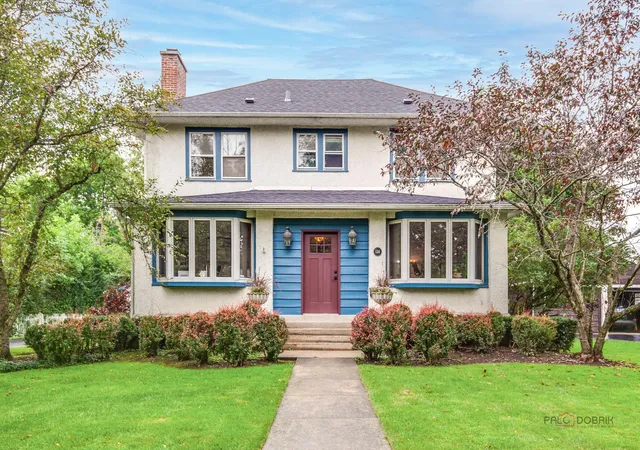 Photo 1 of Single family home for sale at 136 Washington Cir, Lake Forest, IL 60045 | MLS# 12748306 | Listing updated on 2026-09-15