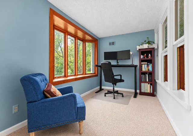Photo 3 of Single family home for sale at 136 Washington Cir, Lake Forest, IL 60045 | MLS# 12748306 | Listing updated on 2026-09-15