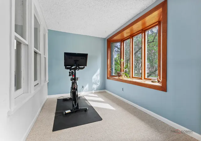 Photo 4 of Single family home for sale at 136 Washington Cir, Lake Forest, IL 60045 | MLS# 12748306 | Listing updated on 2026-09-15