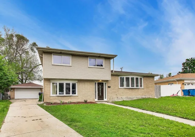 Photo 1 of Single family home for sale at 10128 Parke Ave, Oak Lawn, IL 60453 | MLS# 12748898 | Listing updated on 2026-09-09