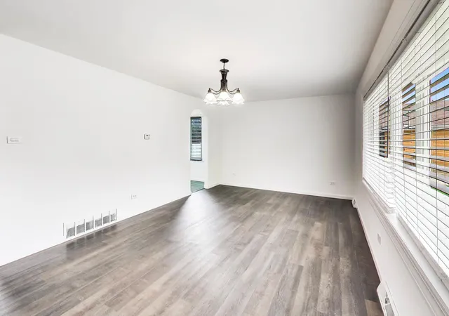 Photo 3 of Single family home for sale at 10128 Parke Ave, Oak Lawn, IL 60453 | MLS# 12748898 | Listing updated on 2026-09-09