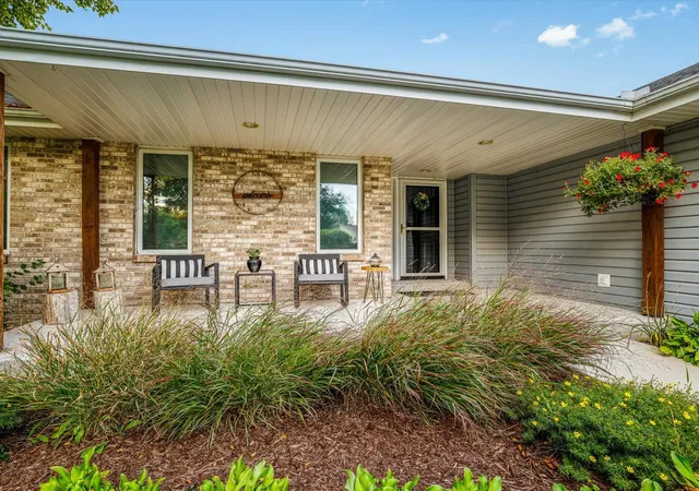 Photo 2 of Sale Pending at 7723 Bridlewood Rd, Caledonia, IL 61011 | MLS# 12750522 | Listing updated on 2026-10-07
