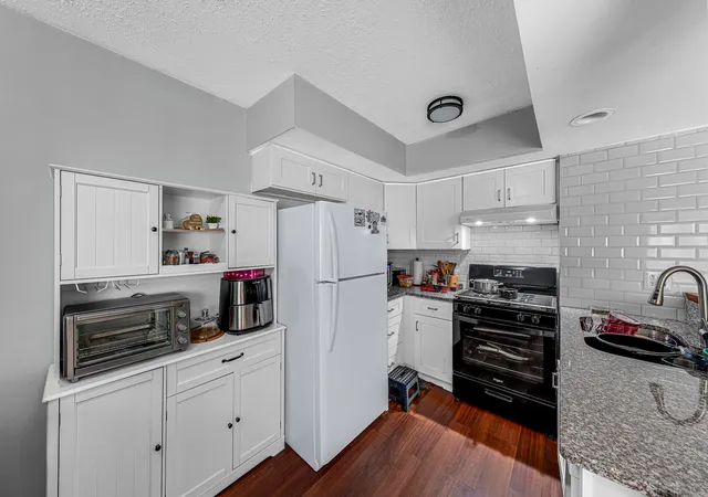 Photo 4 of Townhouse for sale at 1022 Inverrary Ln, Deerfield, IL 60015 | MLS# 12750551 | Listing updated on 2026-09-16