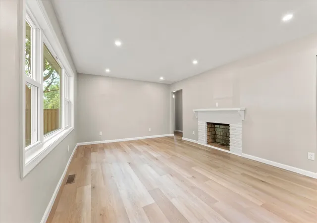 Photo 4 of Single family home for sale at 1307 S Western Ave, Champaign, IL 61821 | MLS# 12750616 | Listing updated on 2026-09-17