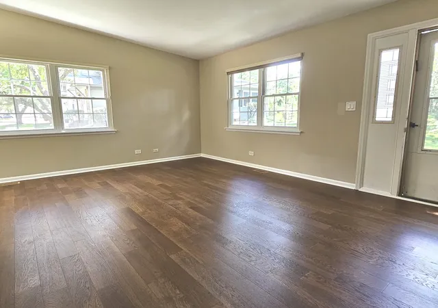 Photo 4 of Townhouse for sale at 210 Redwood Ct, Vernon Hills, IL 60061 | MLS# 12750855 | Listing updated on 2026-09-28